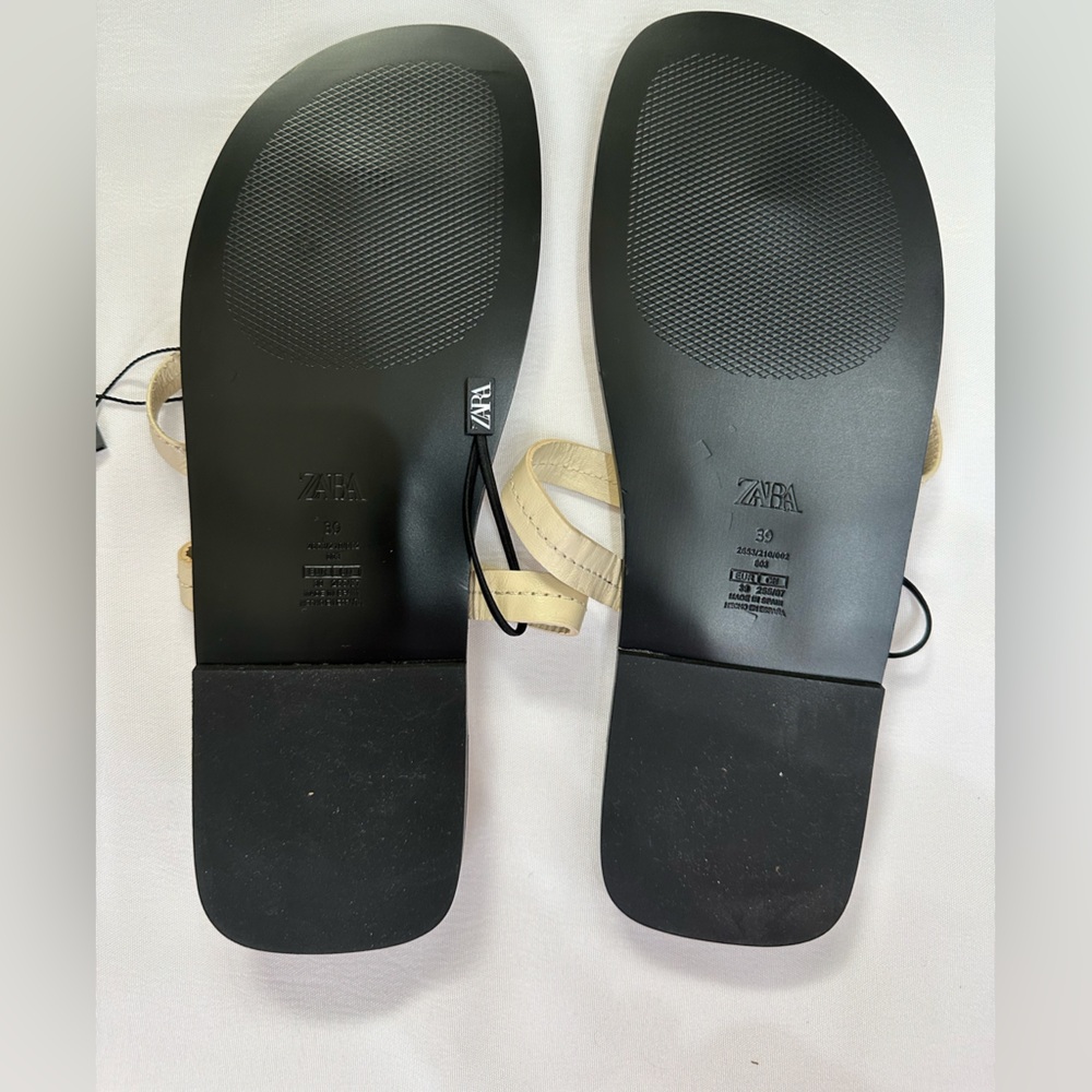 Zara Women's Leather Strap Flat Sandals Cream size 8 Brand New - Picture 2 of 5